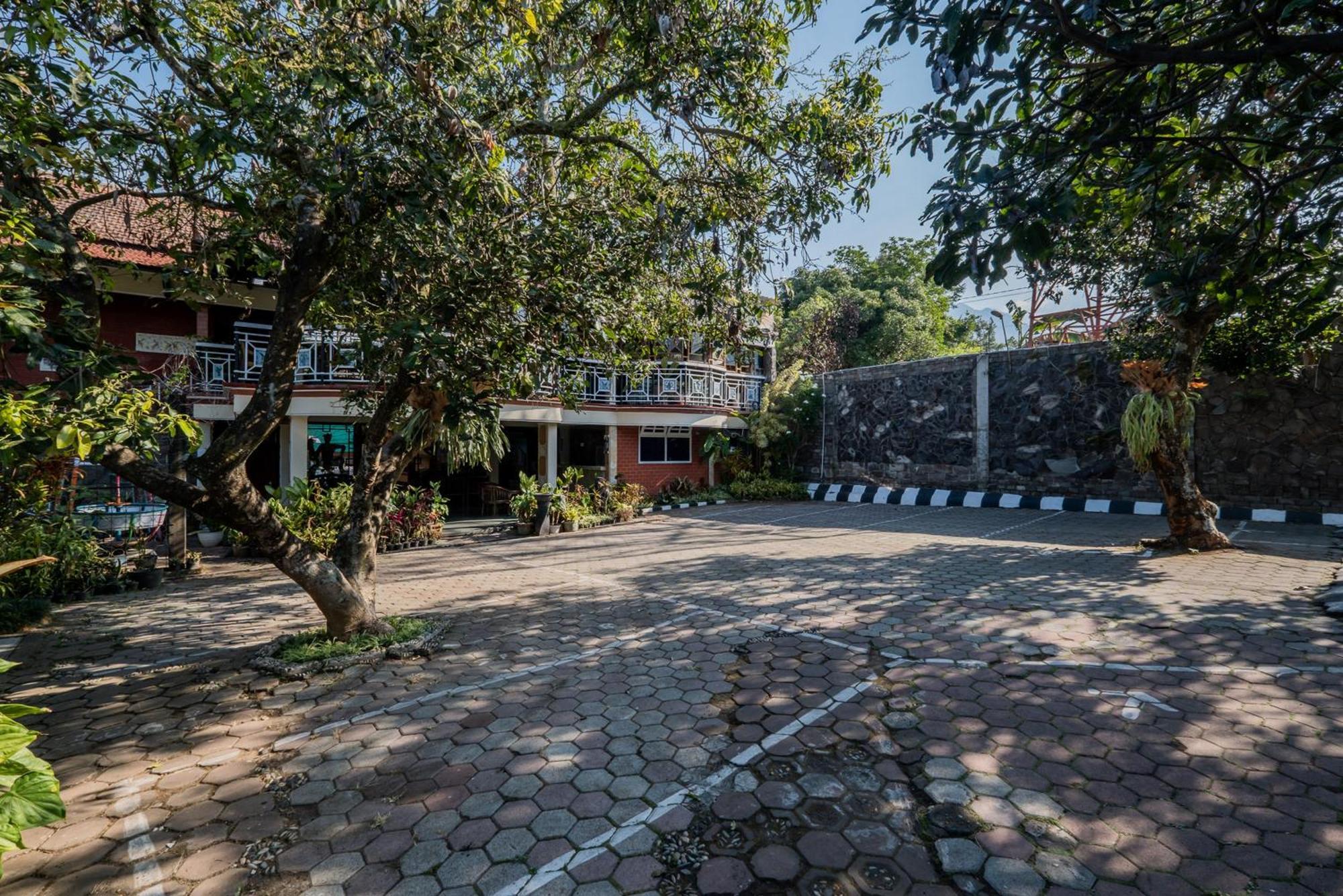 Urbanview Hotel Near Jatim Park 1 By Reddoorz Batu  Exterior foto