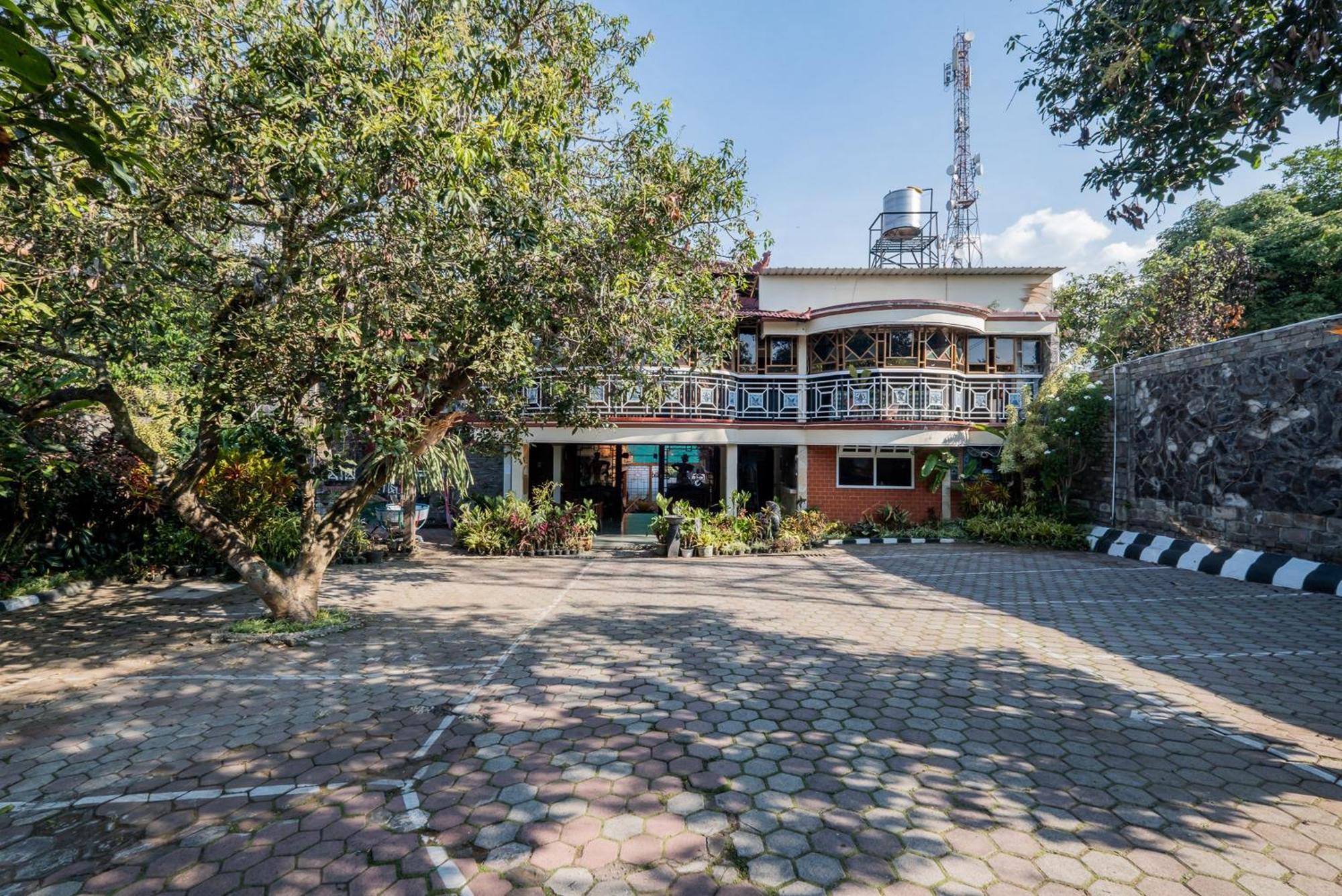 Urbanview Hotel Near Jatim Park 1 By Reddoorz Batu  Exterior foto