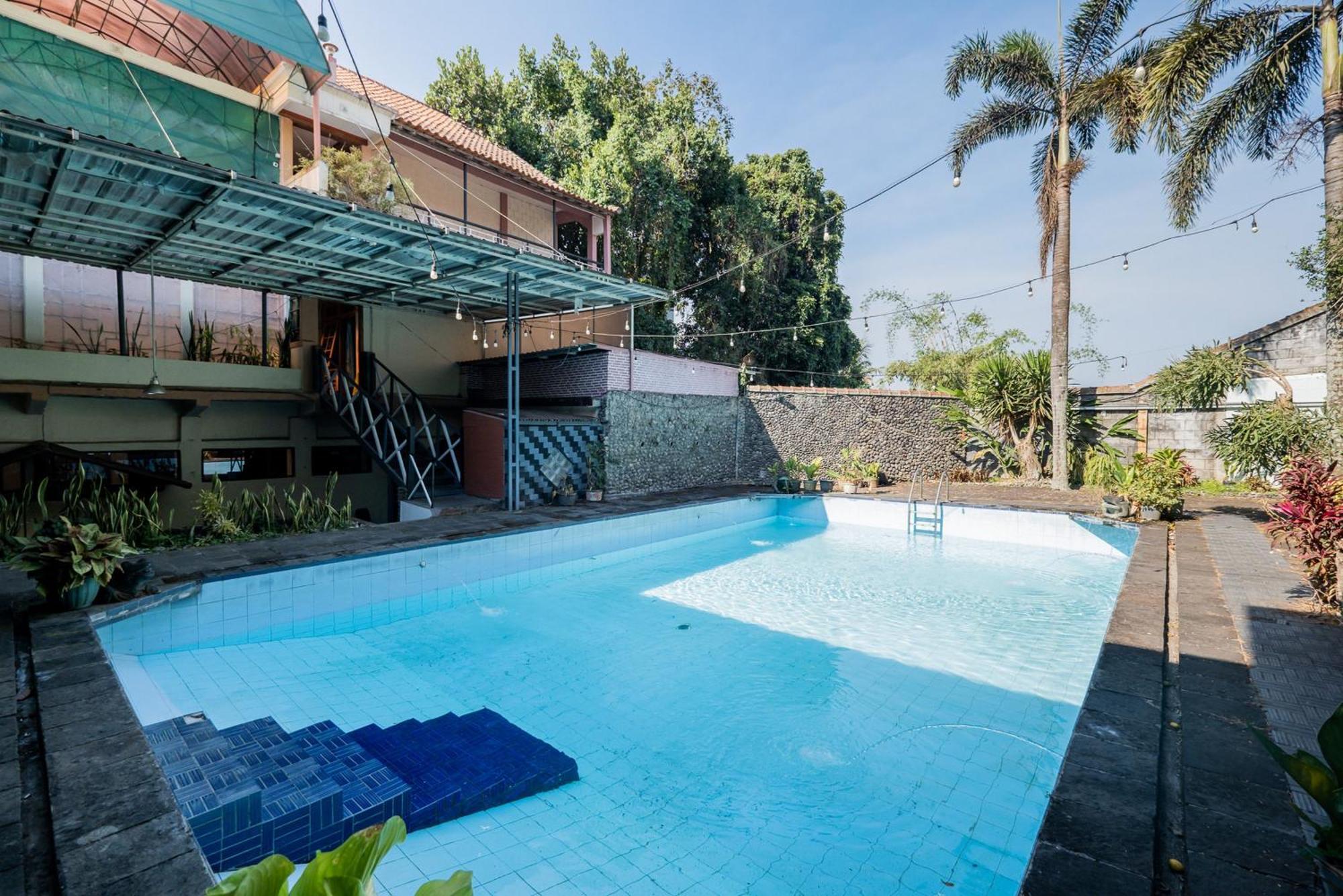 Urbanview Hotel Near Jatim Park 1 By Reddoorz Batu  Exterior foto