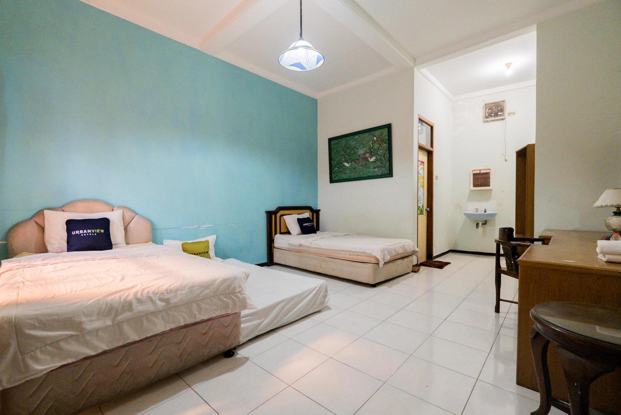 Urbanview Hotel Near Jatim Park 1 By Reddoorz Batu  Exterior foto